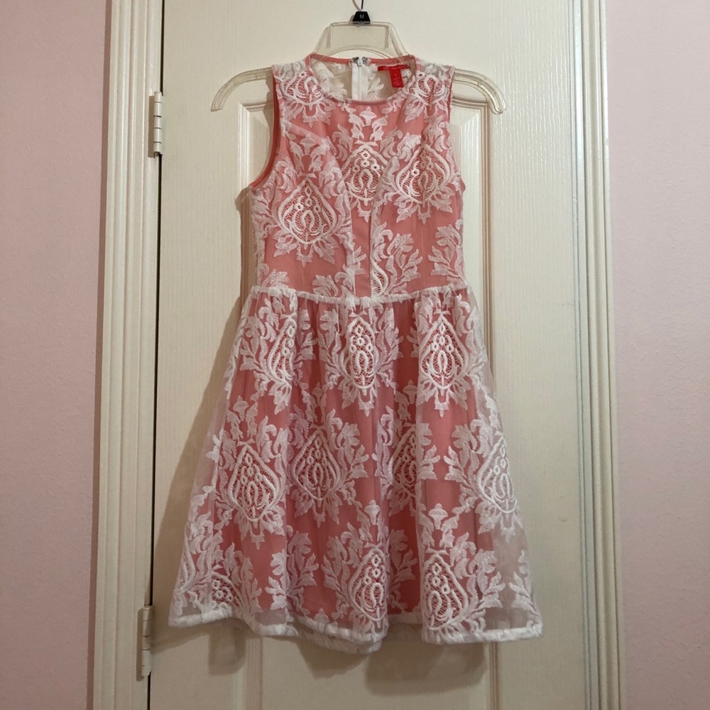 Cute dress!